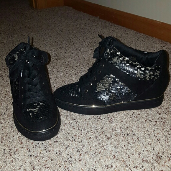 Jennifer Lopez Jlavon Sku Black Athletic Shoes