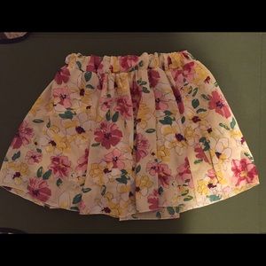 Floral skirt w. shorts