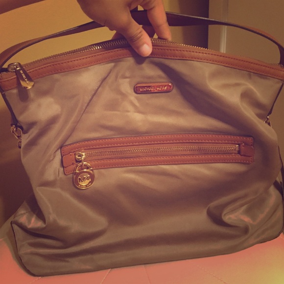 MICHAEL KORS TAN CROSSBODY