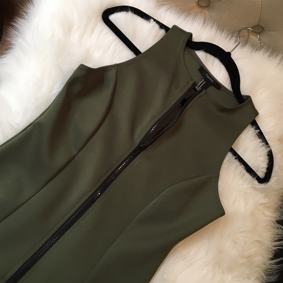 💚Chic army green scuba bodysuit💚
