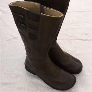 Keen Bern Boots 6 Dark Green. "Forest Night"