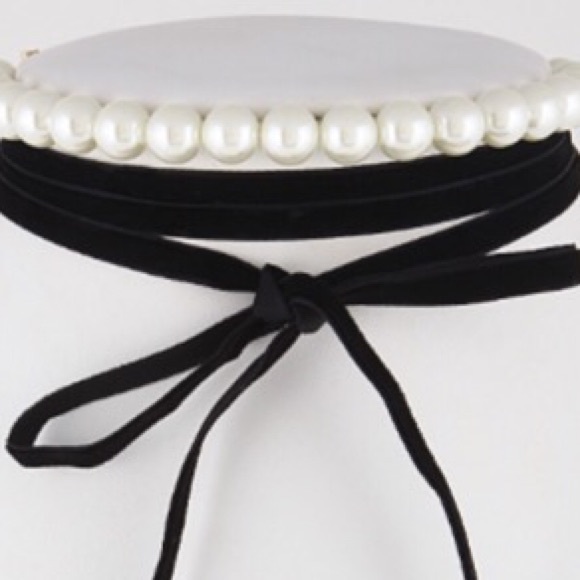 Jewelry - Black Velvet and Pearl Choker