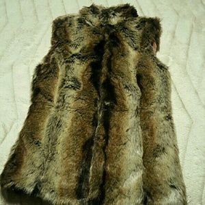 Beautiful NWT Faux Fur Women's Vest