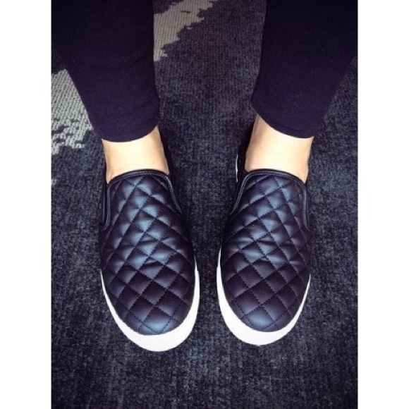 •Steve Madden• Slip On Shoes
