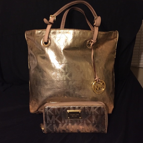 Michael Kors Handbags - Michael Kors purse&wallet