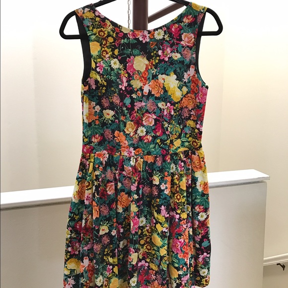 floral dress!! - Picture 1 of 3