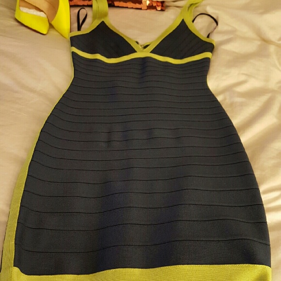 100% AUTHENTIC  HERVE LEGER DRESS (M) - Picture 2 of 5