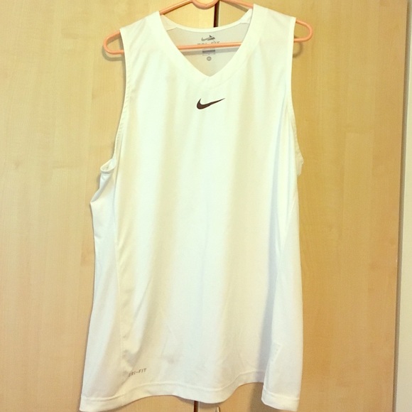 Nike sleeveless dry fit workout shirt