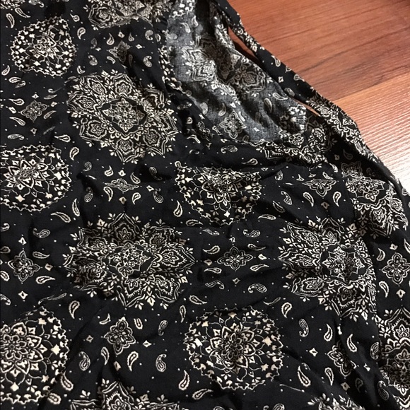 Forever21 patterned top - Picture 2 of 2