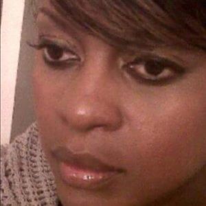 Meet your Posher, Deedra