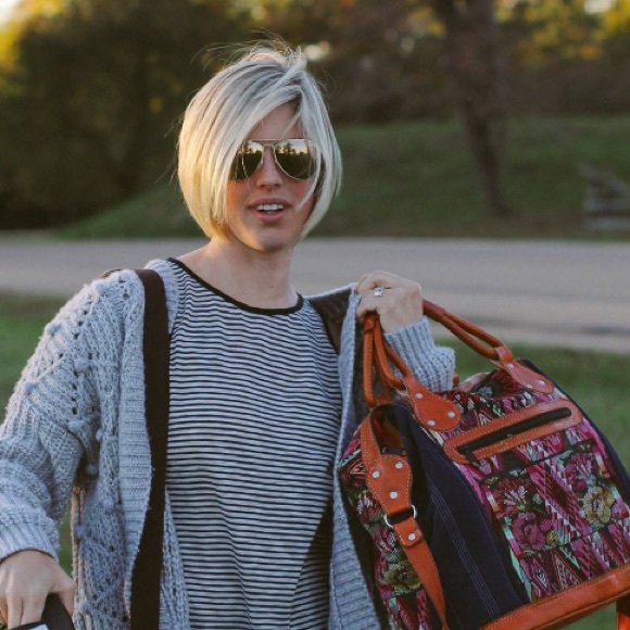 Meet your Posher, Lydia - Picture 2 of 2