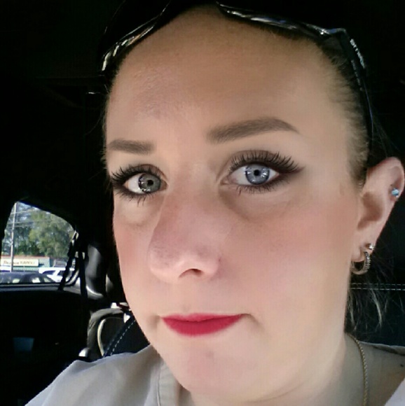 Meet your Posher, Erica - Picture 1 of 1