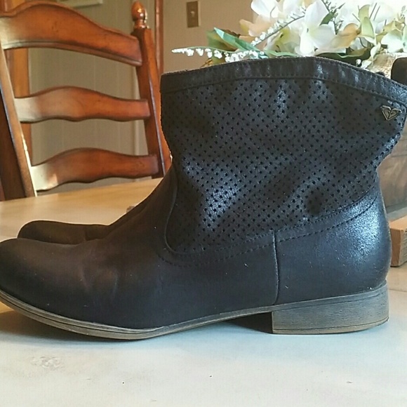 Roxy black booties