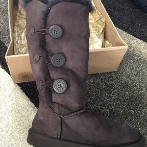 Bailey Button Triplet