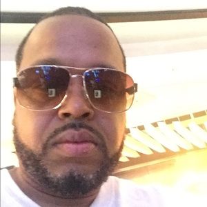 Meet your Posher, Dernandiez