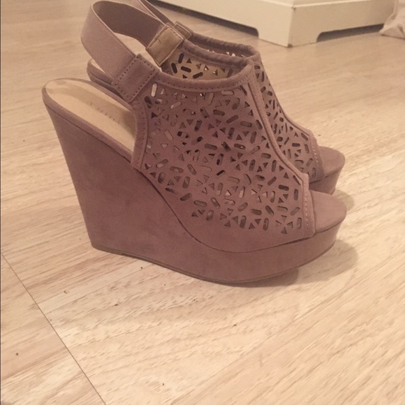 Chinese Laundry Wedges