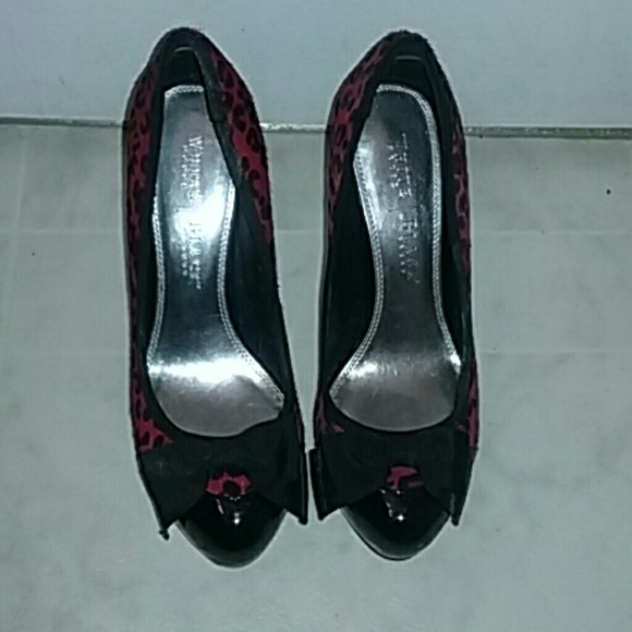 White House Black Market 8 Heels