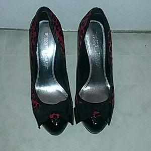 White House Black Market 8 Heels