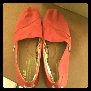 Toms Shoes