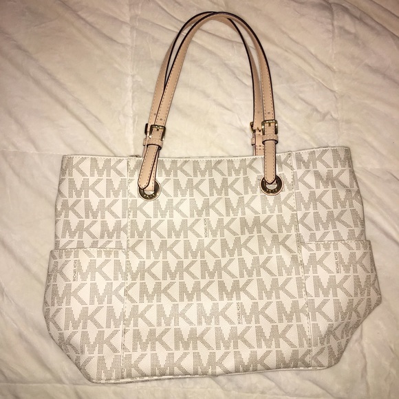 Michael Kors Handbags - TODAY ONLY 90$ Michael Kors purse! GREAT CONDITION