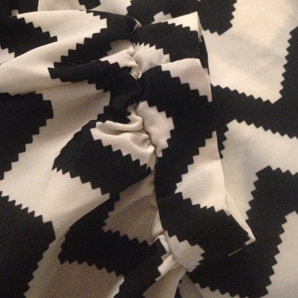 Black & White Chevron Blouse - Picture 4 of 4