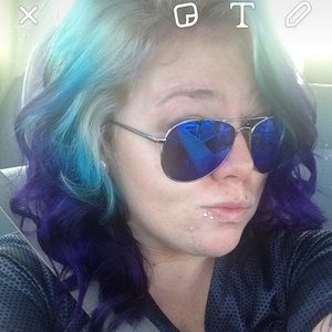 Meet your Posher, Casey