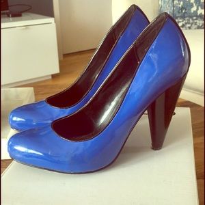 Royal blue patent leather pumps