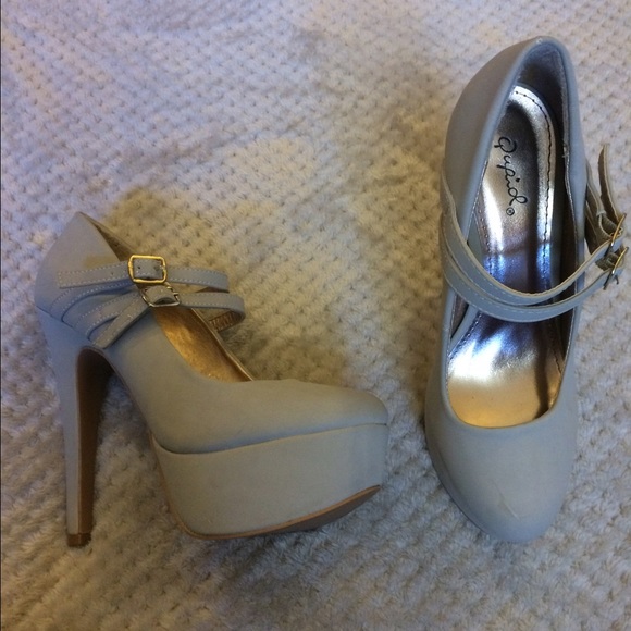 Gray Strappy Heels/Pumps Size: 7 1/2