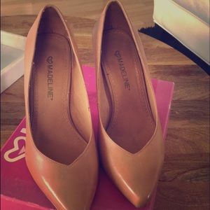 Pointed Toe neutral color pumps!