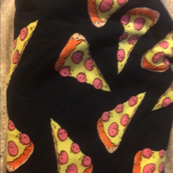 TC black pizza leggings, NWT