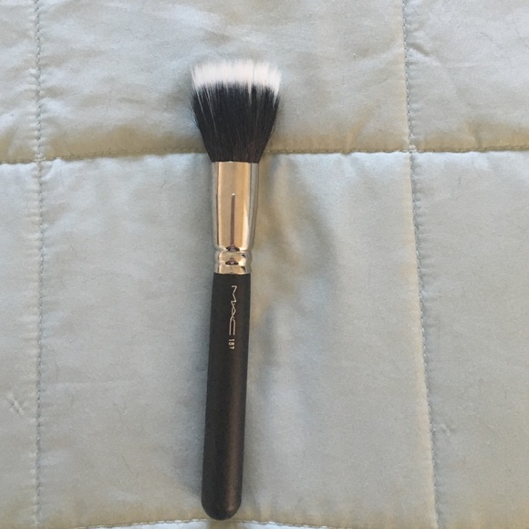 MAC Makeup brush 187