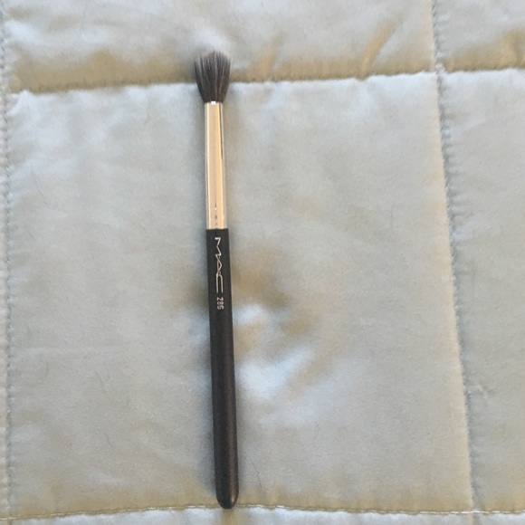 Used MAC Face Brush (used for concealing)