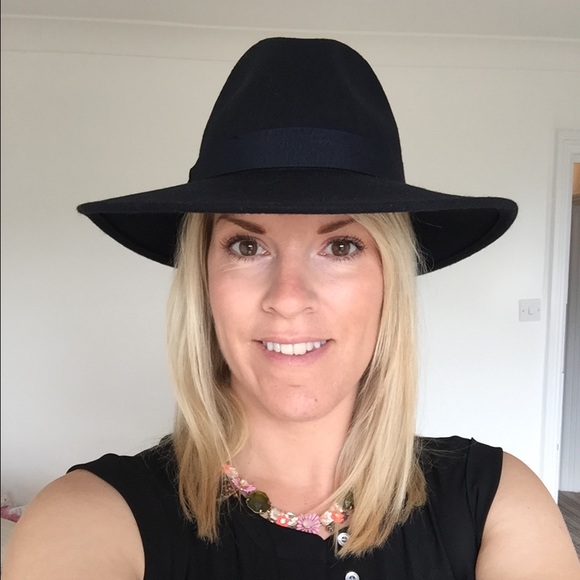 Meet your Posher, Tamsin - Picture 1 of 1