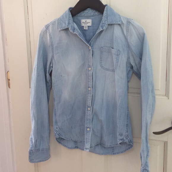 American Eagle Button Up