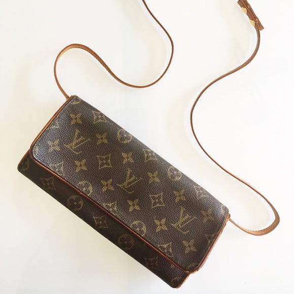 Auth. Louis Vuitton Twin Pochette