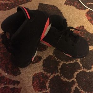 Toddlers jordan 6 infared. Size 6