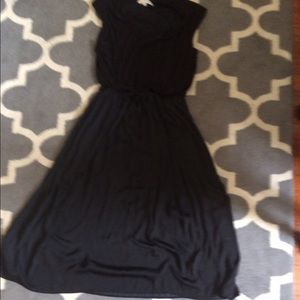 Beautiful flowy loft dress WITH POCKETS!