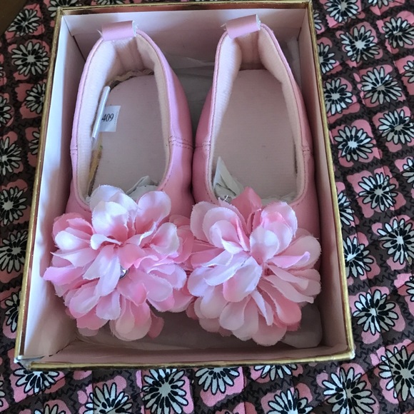 Mud Pie NWOT Girls Pink shoes 0-4 mns - Picture 1 of 3