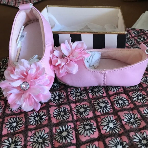 Mud Pie NWOT Girls Pink shoes 0-4 mns - Picture 2 of 3