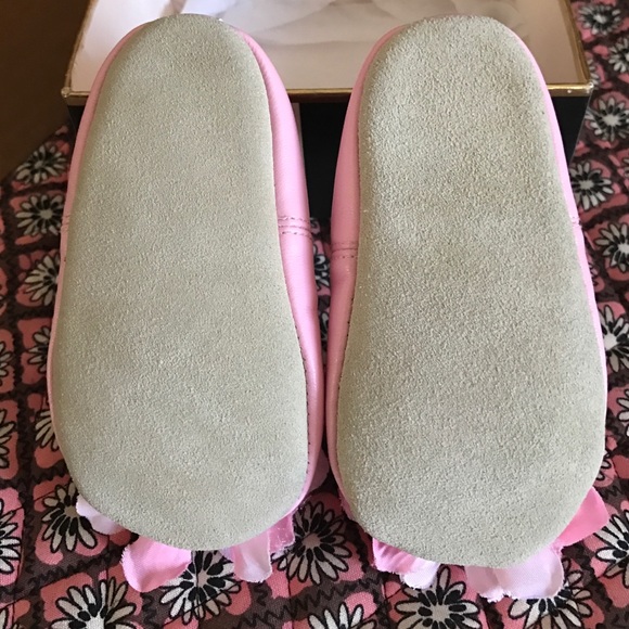 Mud Pie NWOT Girls Pink shoes 0-4 mns - Picture 3 of 3