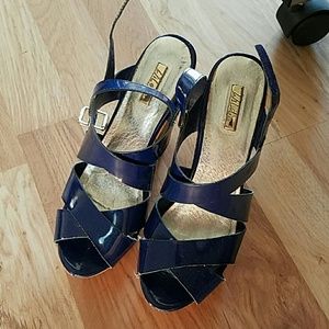 Wild pair cork wedge shoes