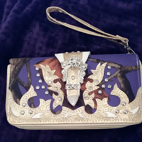 Sold****Natural camo/ purple top zipper wallet - Picture 2 of 4