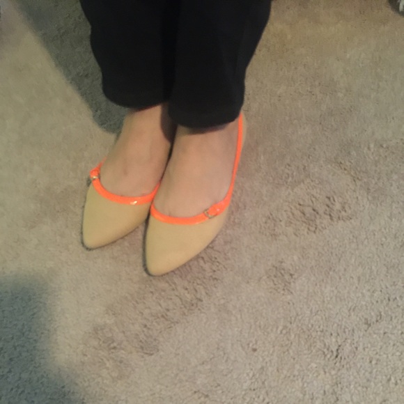 Nine west beige flats