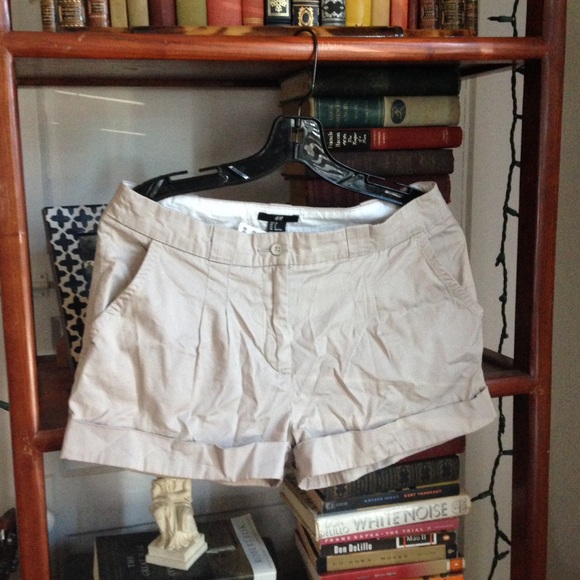 H&M Safari-style Shorts - Picture 1 of 3