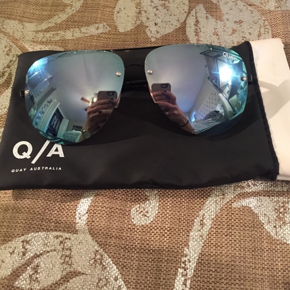 Quay Silver and Black Aviators
