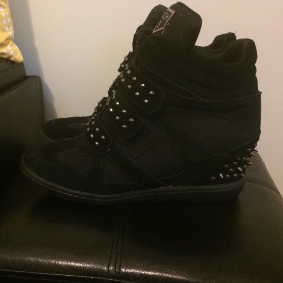 skechers spikes