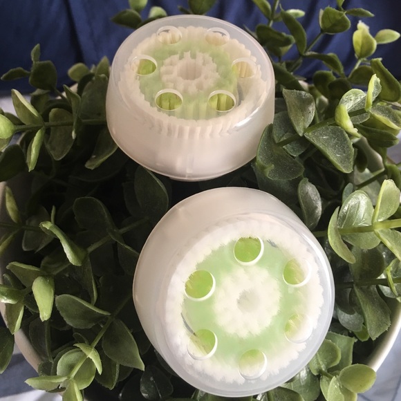 2 brand new Clarisonic brush heads ( acne)