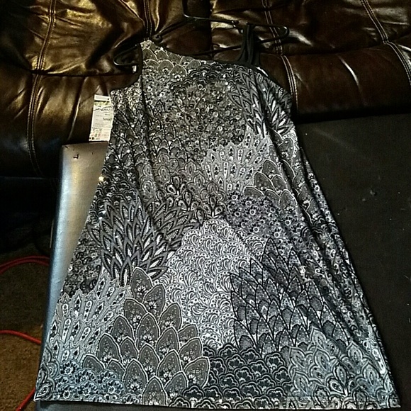 Beautiful Dress!!!! - Picture 2 of 3