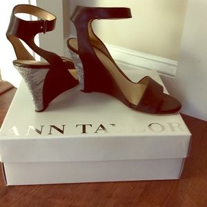 🎉FINAL SALE🎉AnnTaylor Brownwen Leather Wedge