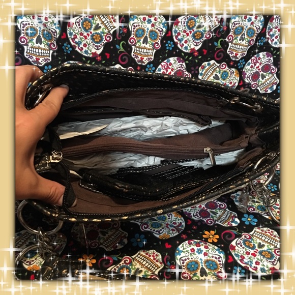 ✨NWT✨Beige Western 'Cross' Handbag - Picture 3 of 4